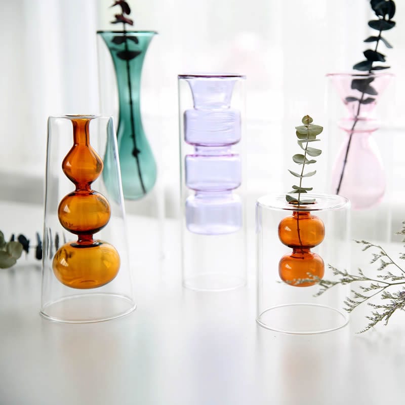 vase en verre haut – déco salon lumineux