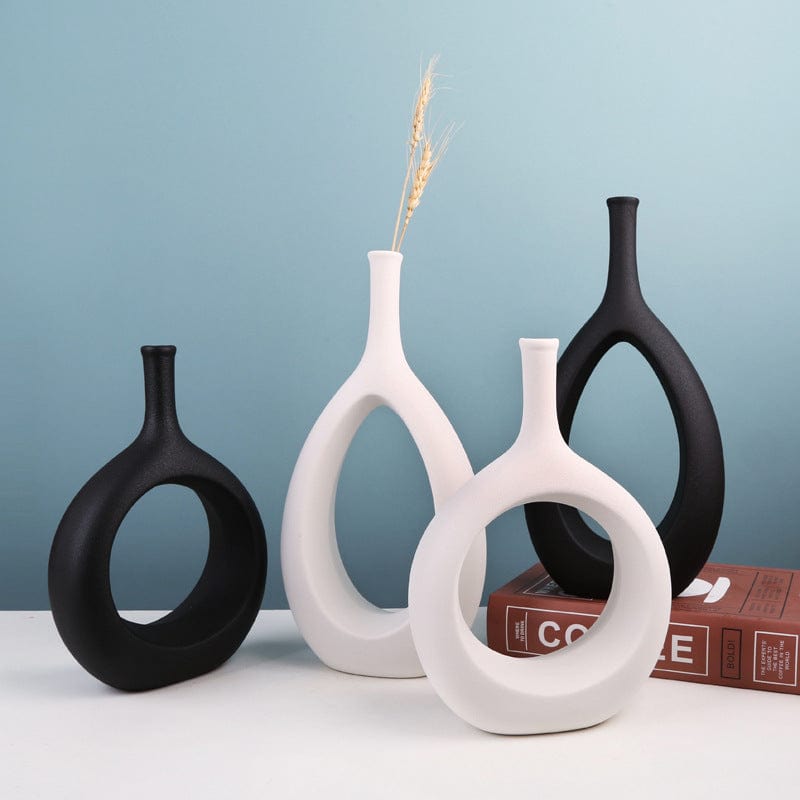 Vase déco ajouré en céramique – Design ovale sculptural noir et blanc