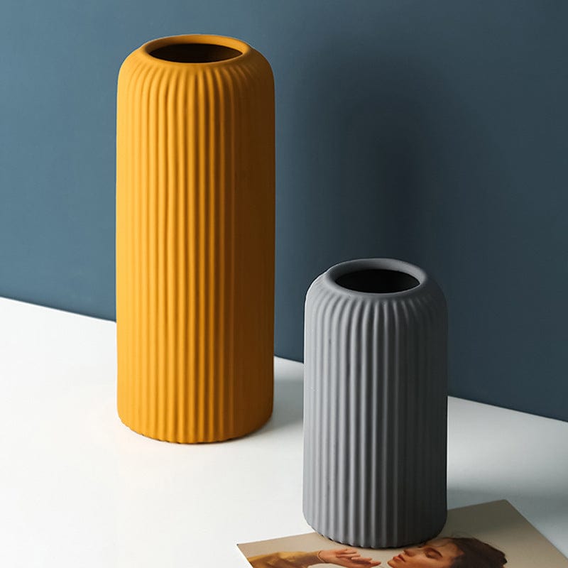 Vase céramique côtelé vert foncé – Élégance minimaliste et naturelle