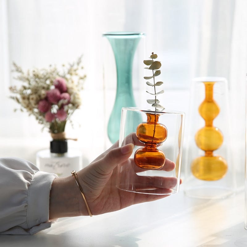 vase en verre haut – déco salon lumineux