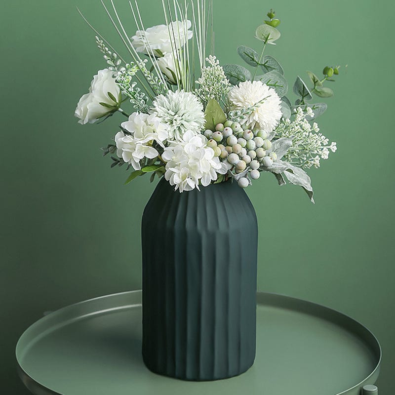 Vase céramique côtelé vert foncé – Élégance minimaliste et naturelle