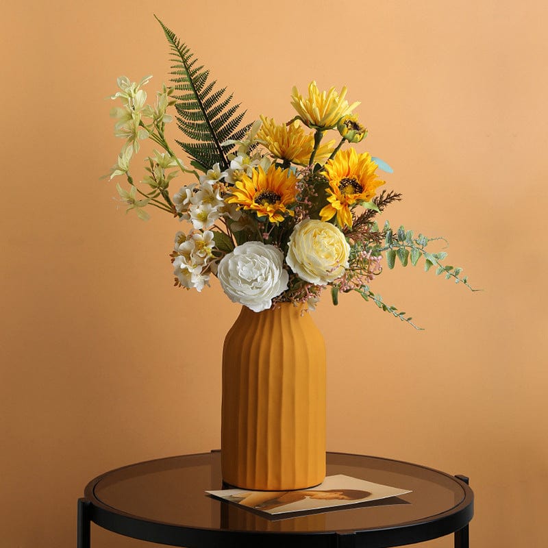 Vase céramique côtelé vert foncé – Élégance minimaliste et naturelle