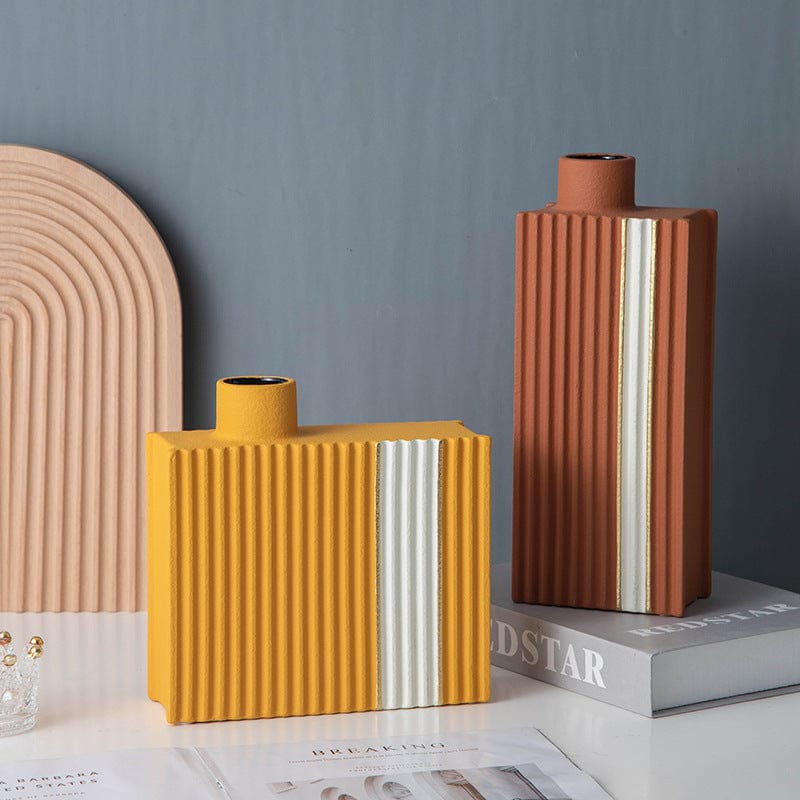 Vase rectangulaire rainuré – Céramique texturée avec bande centrale contrastée