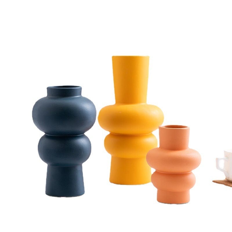 Vase en céramique ondulée – Élégance moderne pour intérieur design