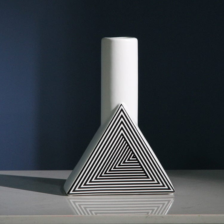 ElegantVase vase as shown / Triangle AC Vase Géométrique Noir et Blanc - Design Op Art