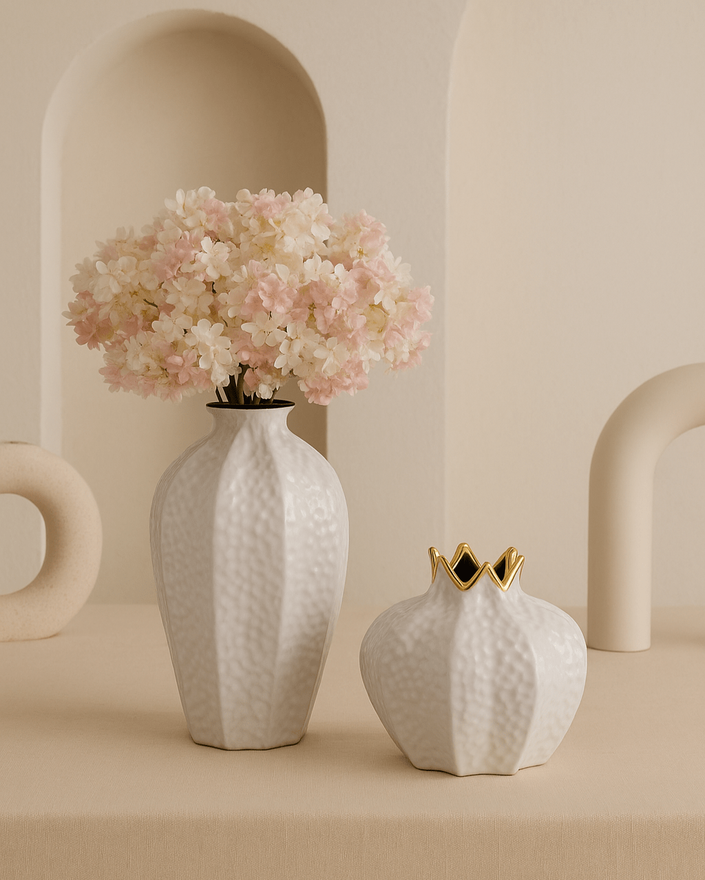 ElegantVase vase Vase blanc martelé à bordure dorée