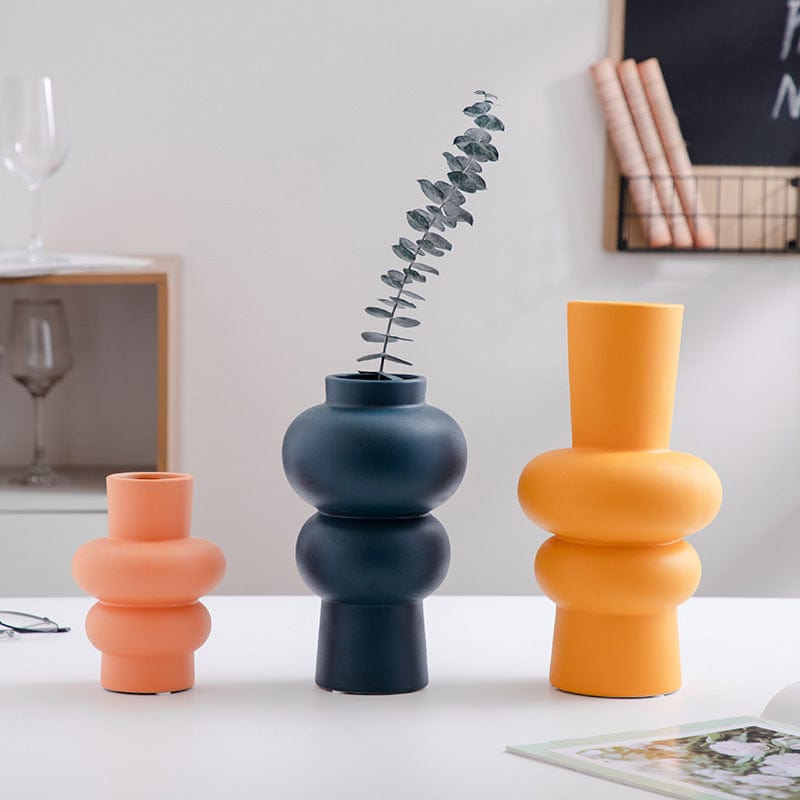 Vase en céramique ondulée – Élégance moderne pour intérieur design