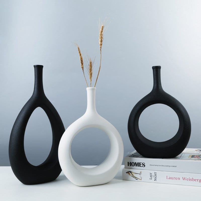 Vase déco ajouré en céramique – Design ovale sculptural noir et blanc