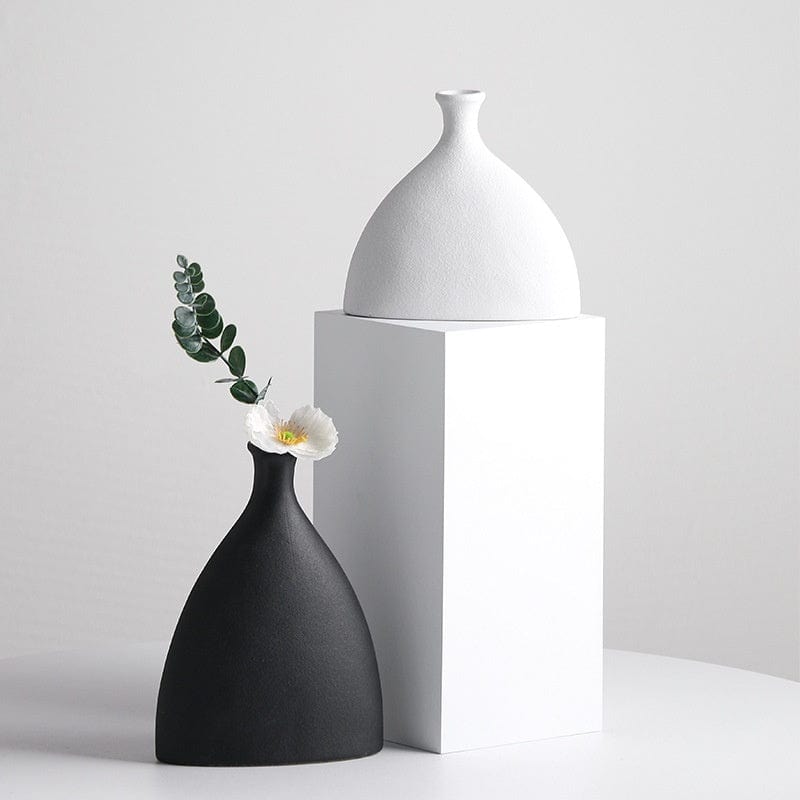 Vase en céramique noir – Élégance épurée pour fleurs fraîches