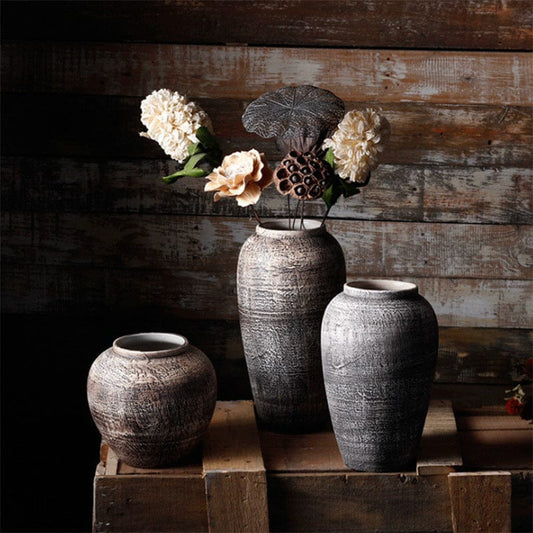 Vase céramique noir sculptural – Élégance brute pour intérieur contemporain