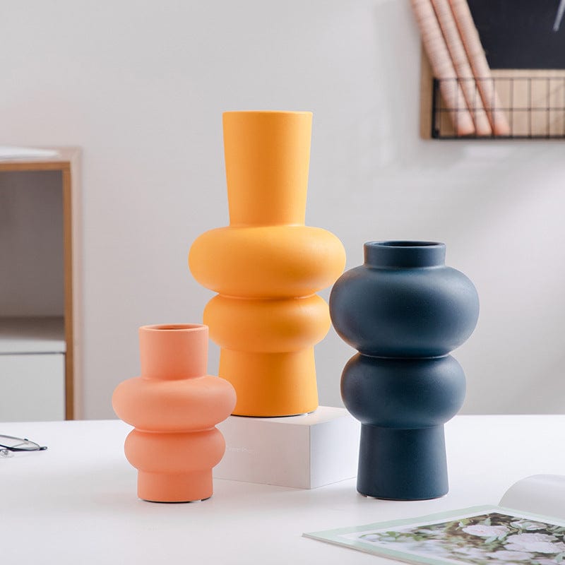 Vase en céramique ondulée – Élégance moderne pour intérieur design