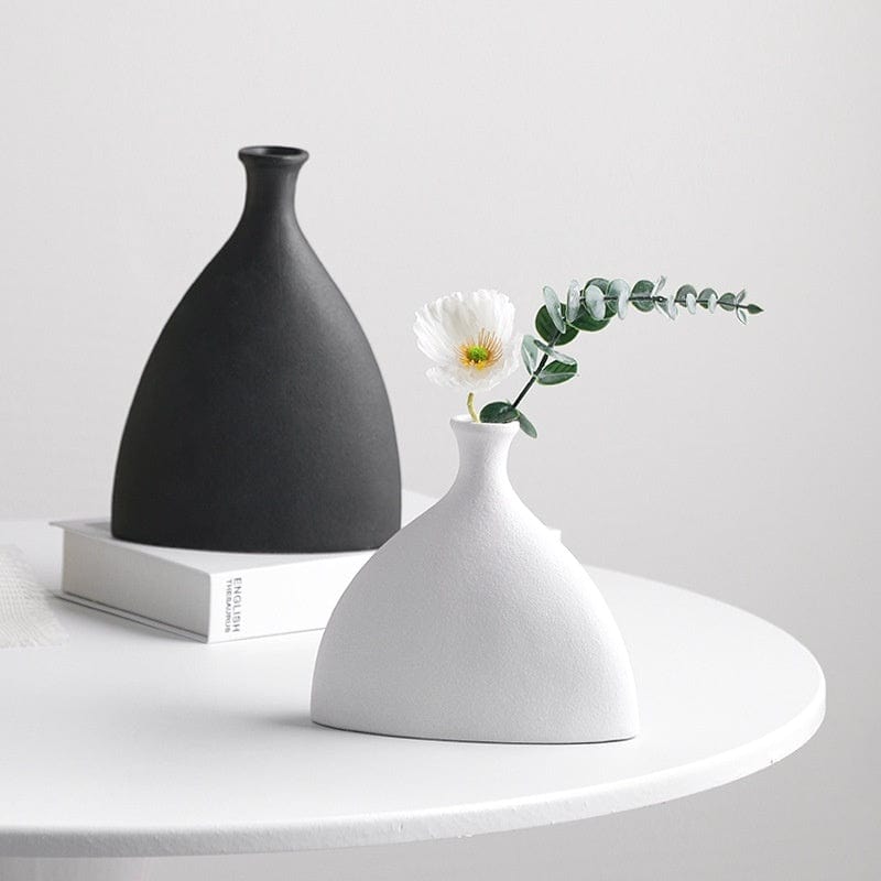 Vase en céramique noir – Élégance épurée pour fleurs fraîches