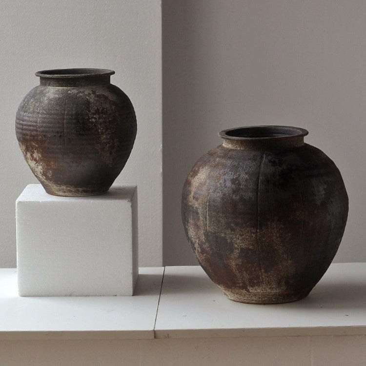 Vase en terre cuite noir – Style brut pour déco wabi-sabi
