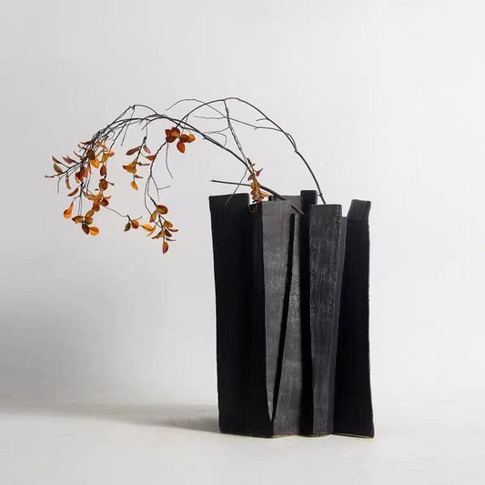 Vase céramique noir sculptural – Élégance brute pour intérieur contemporain