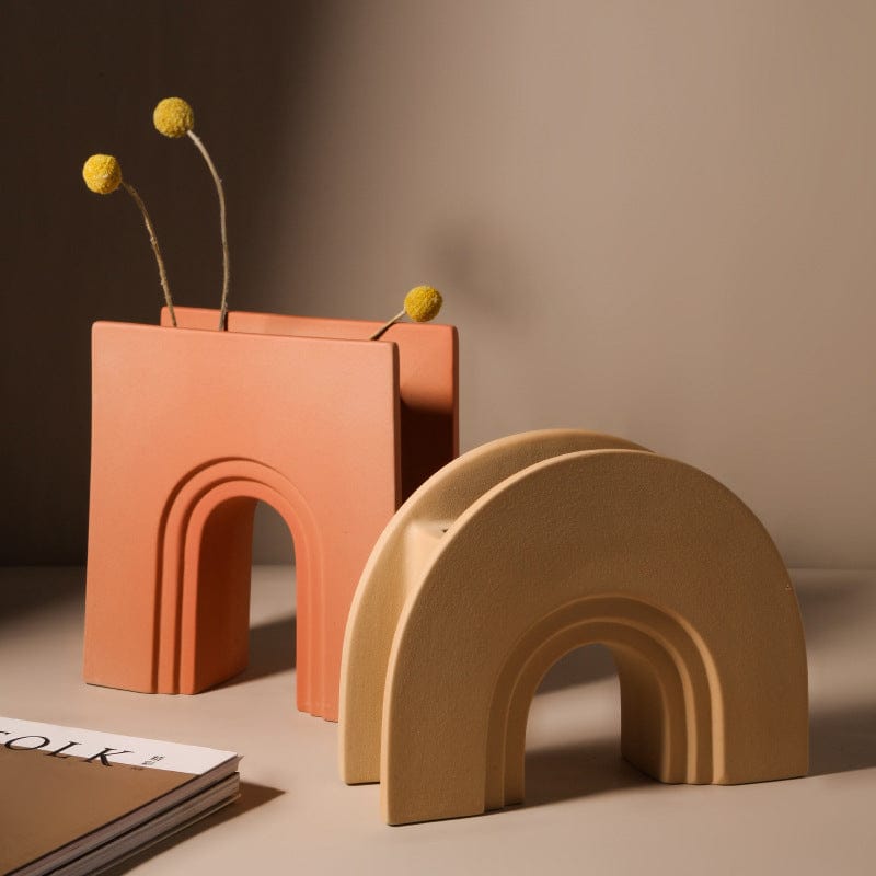 Vase en poterie design – déco salon lumineux