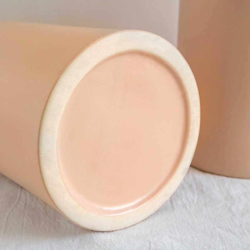 Vase en céramique beige – Look vintage doux pour fleurs fraîches