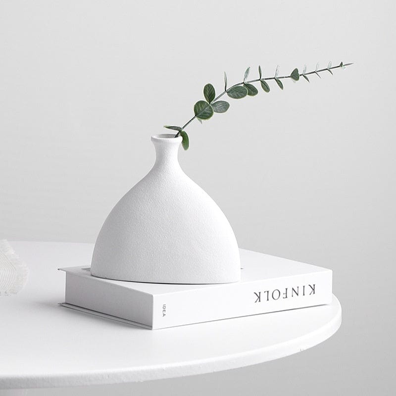 Vase en céramique noir – Élégance épurée pour fleurs fraîches