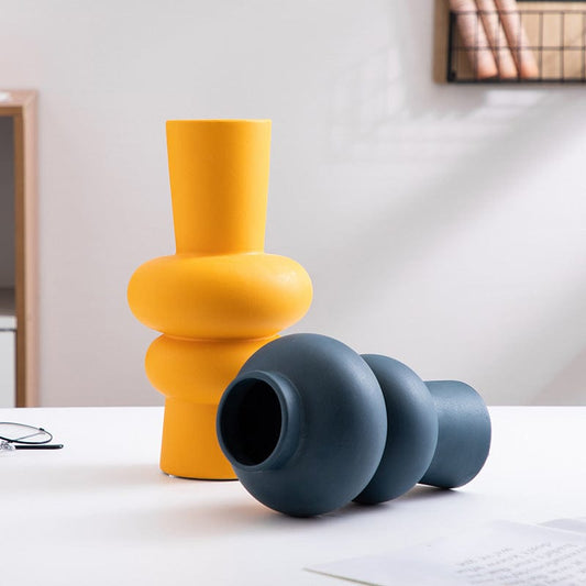 Vase en céramique ondulée – Élégance moderne pour intérieur design