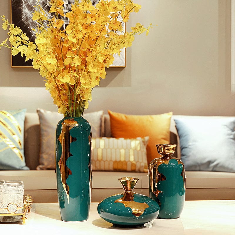 Vase céramique émaillée bleu or – Luxe éclatant pour salon lumineux