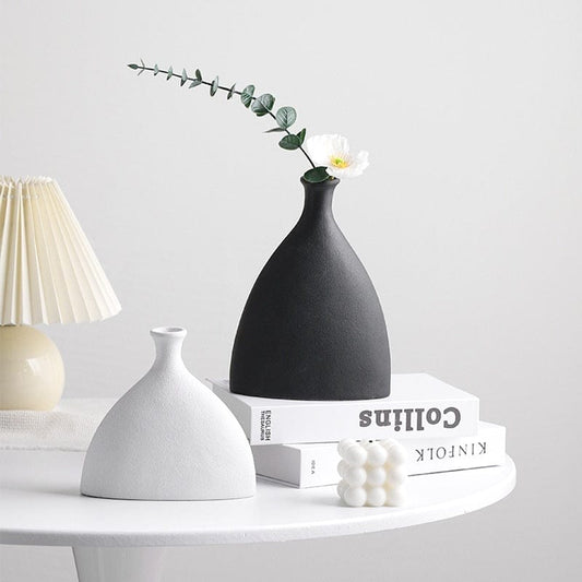 Vase en céramique noir – Élégance épurée pour fleurs fraîches